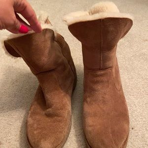 Tan short ugg boots